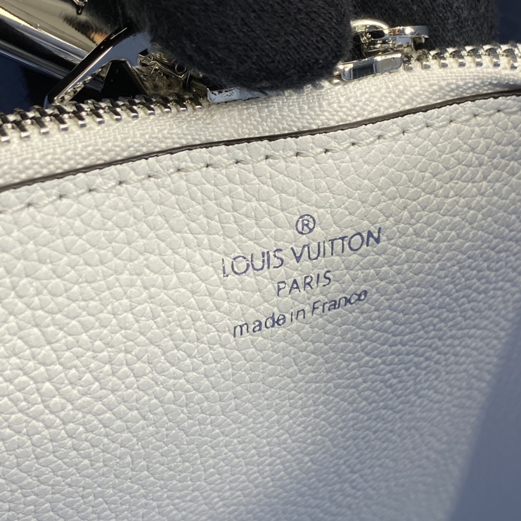 Louis Vuitton MURIA Bucket Bag Mahina Leather M57853 Gradient Blue